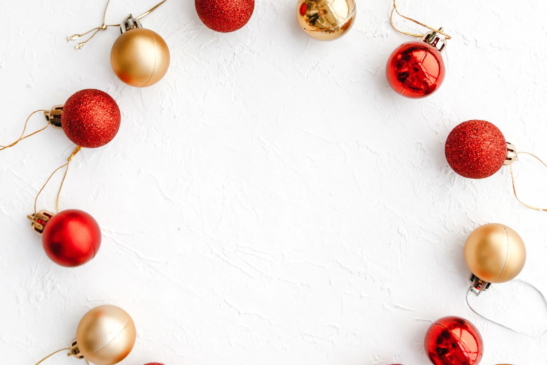 vintage christmas decor ideas 2026 — antique glass baubles in soft old colours